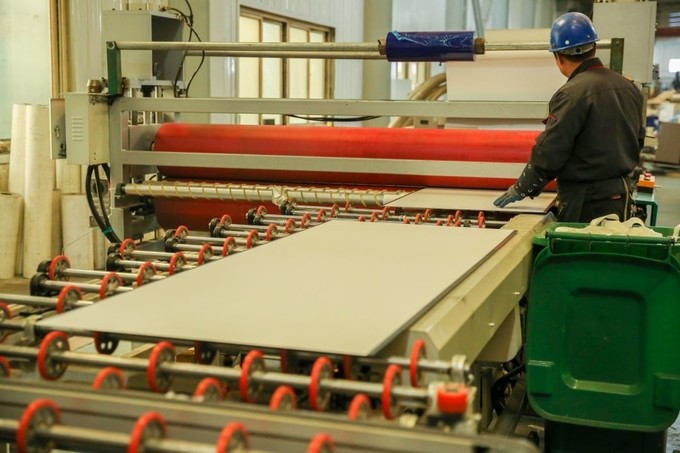 Qingdao Shinerising Glass Co., Ltd производственная линия завода