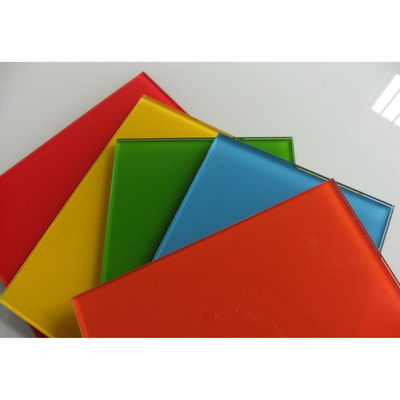 Покупатель готовит закаленные ириденциальные дихроические стеклянные листы для красочного покрытия